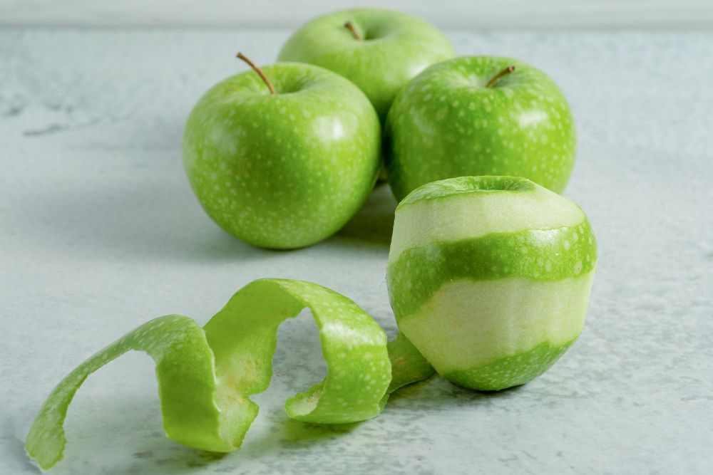 peeled-whole-fresh-organic-green-apples-grey-surface(1)